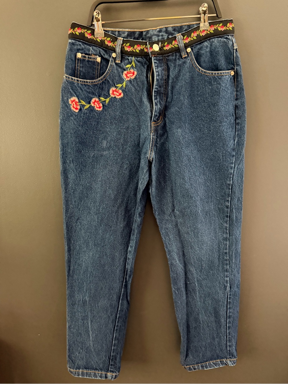 Adriana Sport size 10 100% cotton Dark Blue Embroidered High-Waist Women’s Jeans